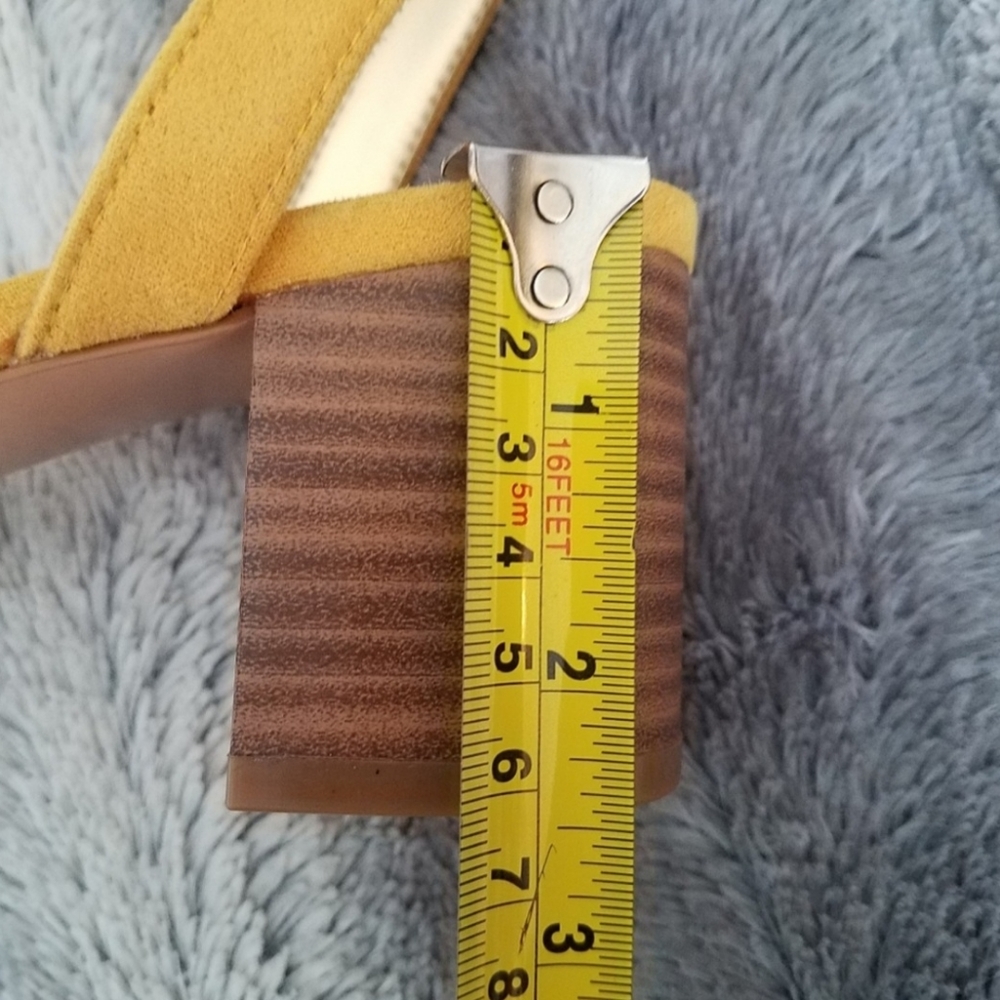 Mustard yellow heel sandals size 9 NWOT - Picture 3 of 6